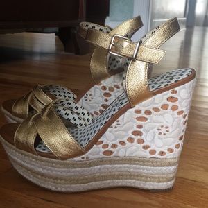 Jessica Simpson Gold Wedges